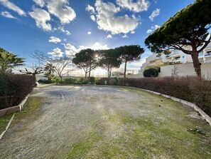 Unclassified image, 5 of 14, button