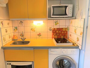 Fridge, microwave, oven, coffee/tea maker