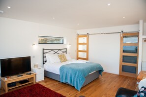 Comfort Studio, Ensuite, Sea View | Interior