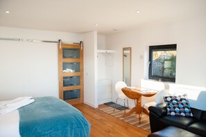 Comfort Studio, Ensuite, Sea View | Interior