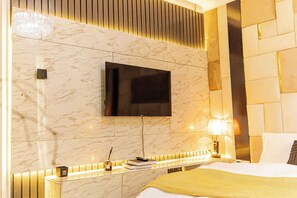 4 bedrooms, desk, iron/ironing board, free WiFi - Business travelers, families, and weekend guests seeking comfort and convenience (Lagos)