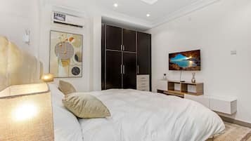 3 bedrooms, desk, iron/ironing board, free WiFi