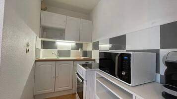 Fridge, microwave