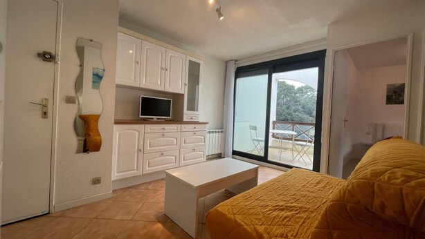 1 bedroom - Cozy 1-Bedroom Apartment with Terrace, Steps from Saint-Georges-de-Didonne Beach (Saint-Georges-de-Didonne)