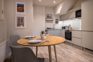 Cottage | Private kitchen | Fridge, dishwasher, electric kettle, toaster - Howe Keld 1 Ground Floor (Keswick)