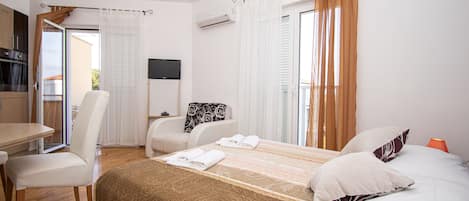 1 室のベッドルーム、WiFi