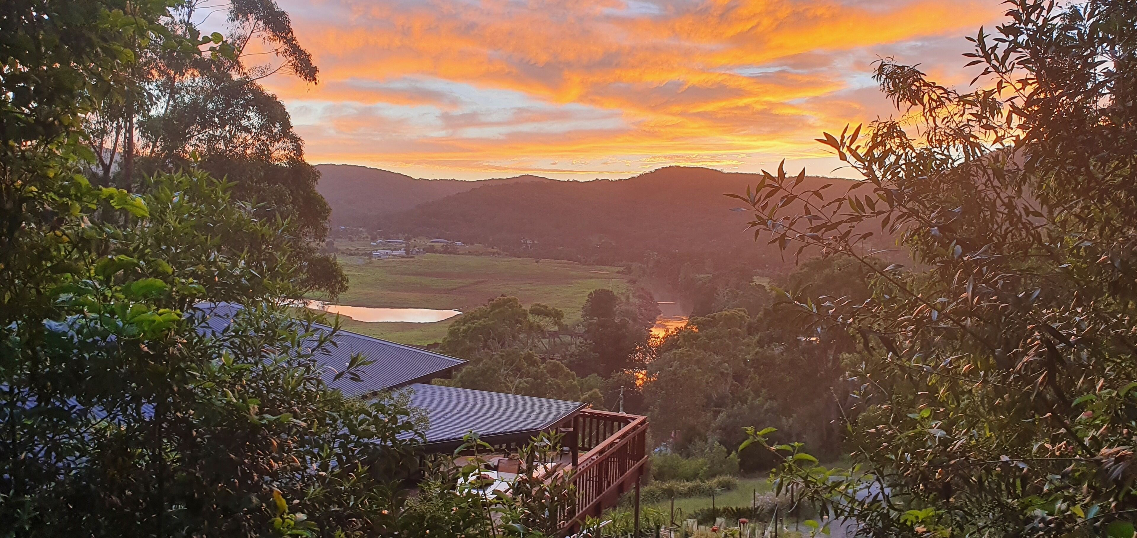 One bedroom house with detached bedroom / studio — image 3