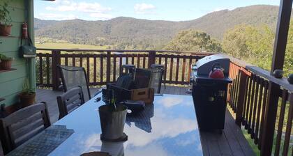 One bedroom house with detached bedroom / studio