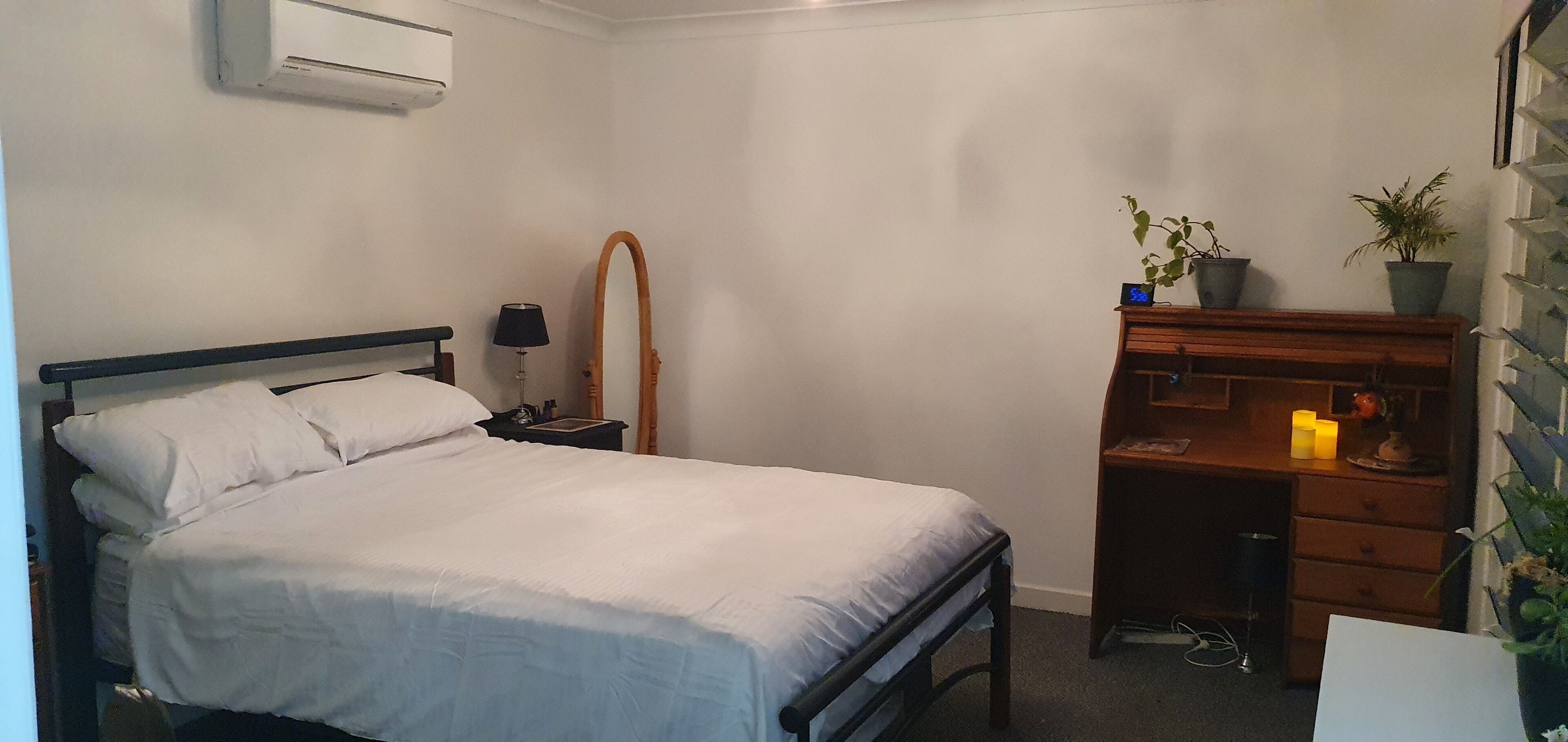 One bedroom house with detached bedroom / studio — image 13