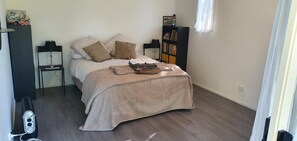 2 dormitoris, escriptori, planxa i posts de planxar i wifi gratuïta 