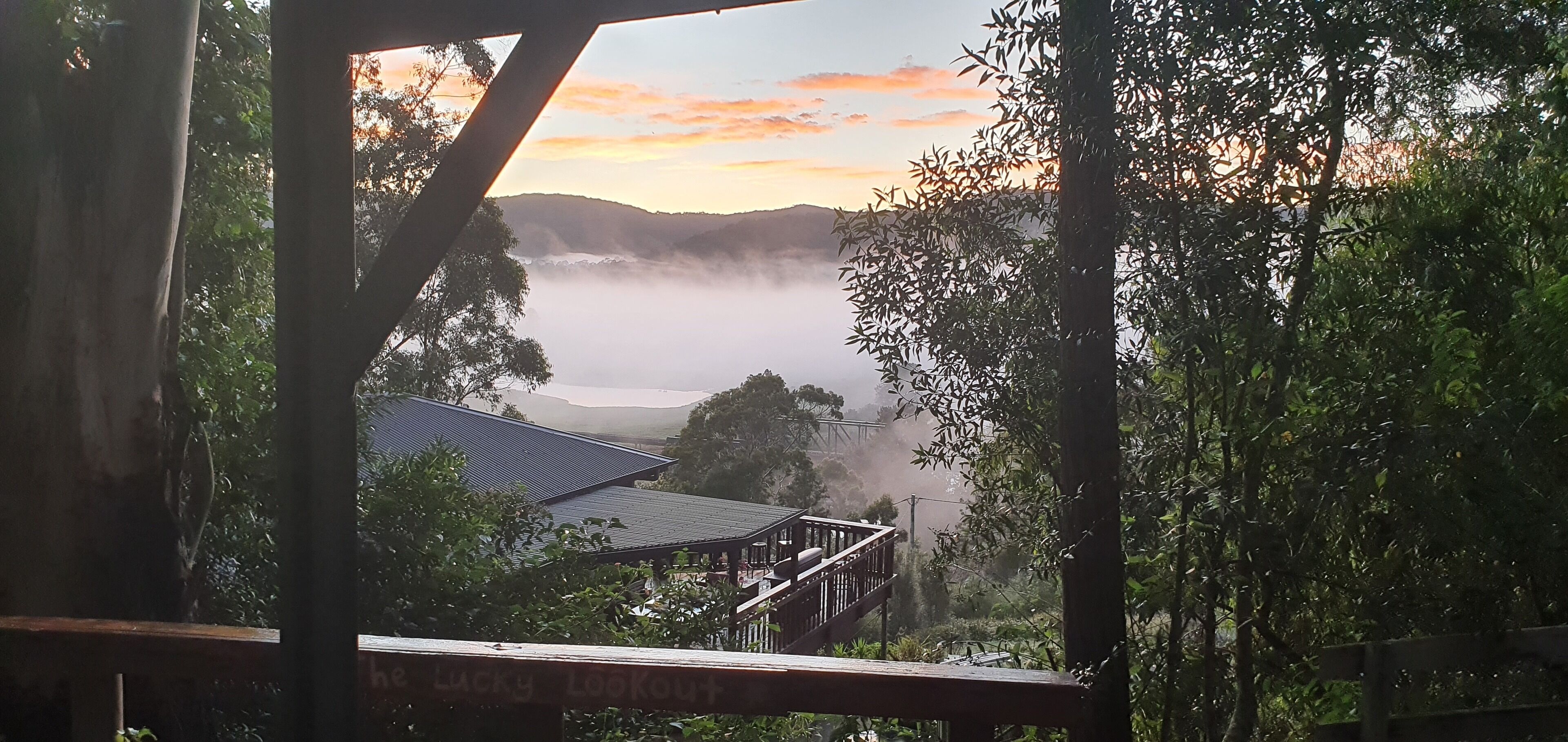 One bedroom house with detached bedroom / studio — image 2