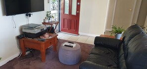 Smart-TV, Tischfußball, Stereoanlage