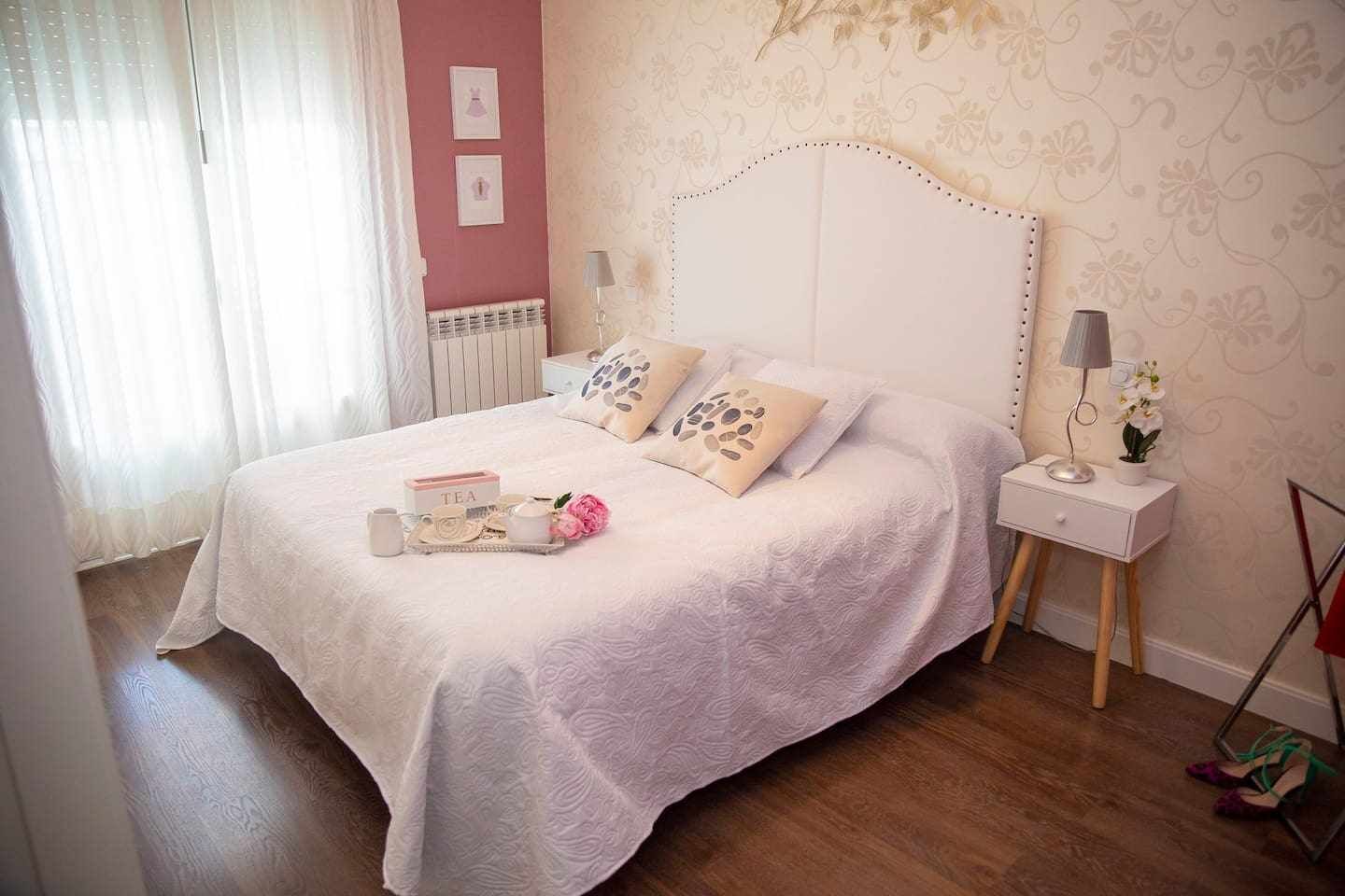 4 slaapkamers, een strijkplank/strijkijzer, reisbedje, wifi