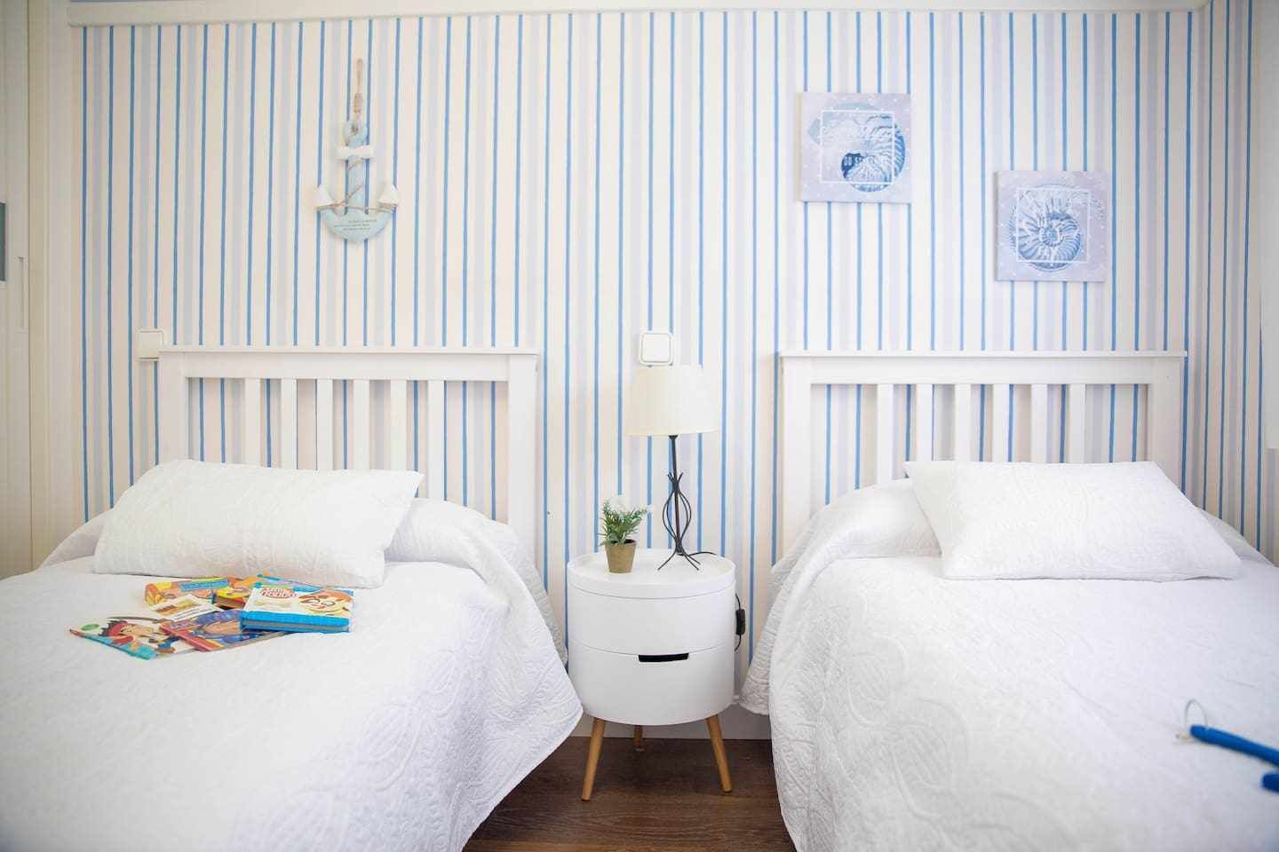 4 dormitorios, tabla de planchar con plancha, cuna de viaje y wifi