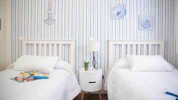 4 dormitorios, tabla de planchar con plancha, cuna de viaje y wifi