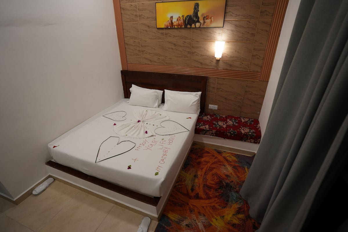 Comfort Double Room | Hypo-allergenic bedding, down duvets, minibar, in-room safe