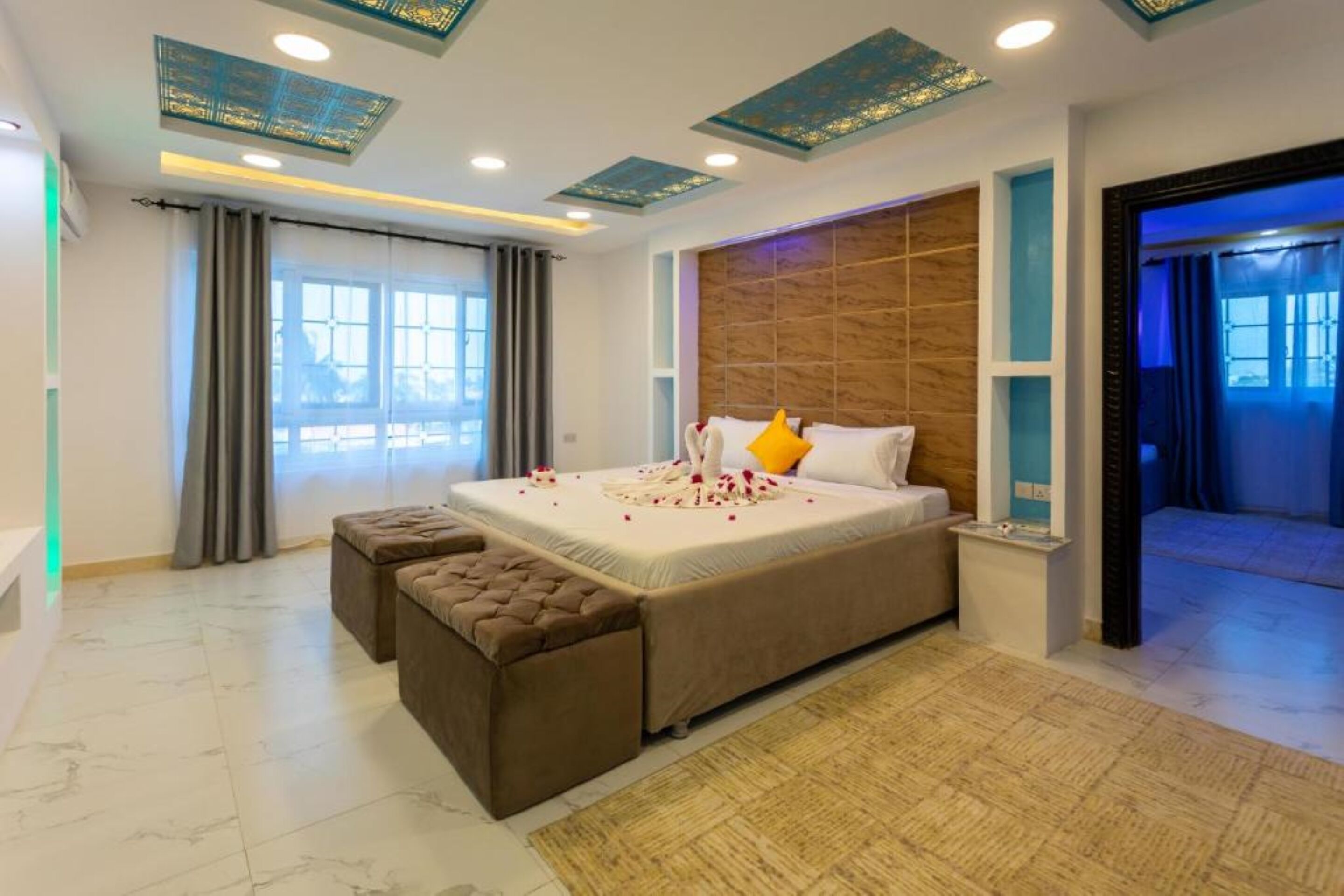 Hypo-allergenic bedding, down comforters, minibar, in-room safe