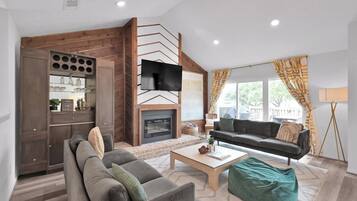 Smart-TV, Kamin, Arbeitsbereiche