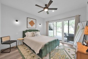 4 bedrooms, desk, iron/ironing board, travel cot - Lakeside Getaway *Quiet Canal* Park Your Boat - 4 Bed Townhouse by EverSan Cooper Getaways (Montgomery)