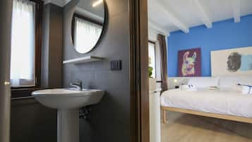 1 dormitorio, tabla de planchar con plancha, wifi gratis y ropa de cama