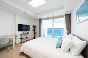 Studio Full Ocean | Ropa de cama de alta calidad, escritorio, cortinas opacas