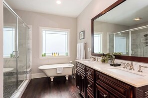 Bathtub, hair dryer, towels, shampoo