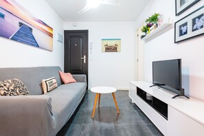 TV - Apartment Coral close to the Beach with Terraces & Wi-Fi (Vinaròs)