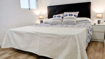 2 chambres, fer et planche à repasser, Wi-Fi gratuit, draps fournis