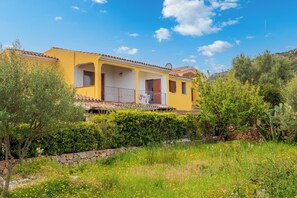 Exterior - Apartment 'Il Glicine' close to the Sea with Terrace & A/C (vaccileddi)