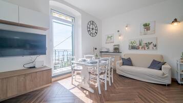 Smart-TV, DVD-Player, Stereoanlage