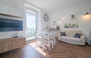 Smart-TV, DVD-Player, Stereoanlage