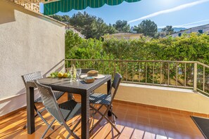 Outdoor dining - Holiday Home "Yolima" near the Beach with Wi-Fi, Air Conditioning and Garden (Sóller)