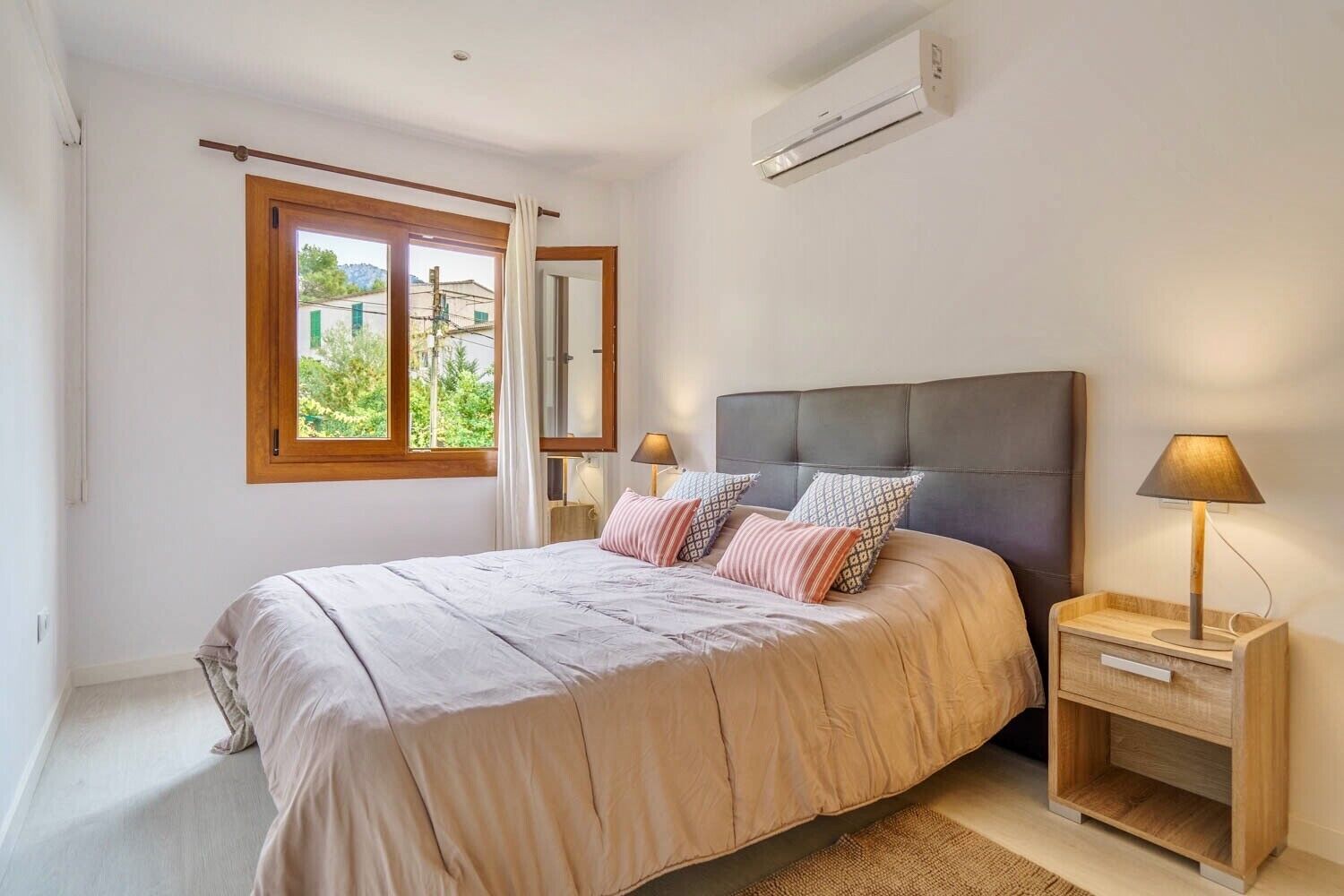 2 slaapkamers, een strijkplank/strijkijzer, gratis wifi, beddengoed