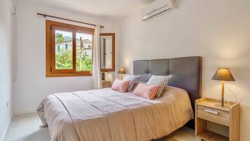 2 slaapkamers, een strijkplank/strijkijzer, gratis wifi, beddengoed