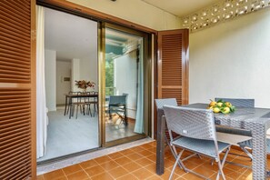 Outdoor dining - Holiday Home "Yolima" near the Beach with Wi-Fi, Air Conditioning and Garden (Sóller)