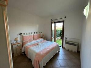 2 bedrooms, iron/ironing board, bed sheets