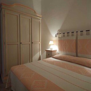 2 Schlafzimmer, Bügeleisen/Bügelbrett, Bettwäsche