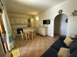 TV, streaming services - Holiday Home 'Dattero' with Mountain View, Pool, Terrace & Air Conditioning (Olbia)