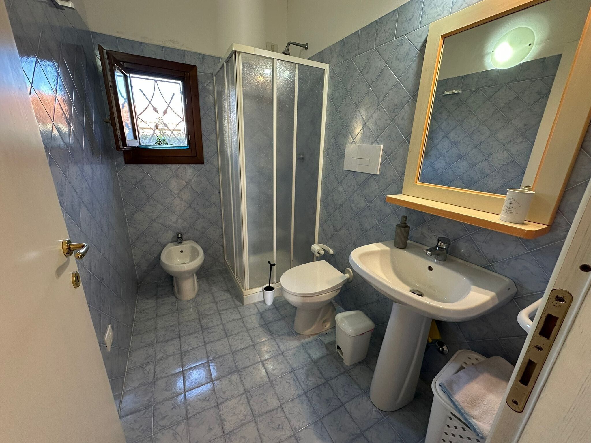 淋浴设施、吹风机、毛巾