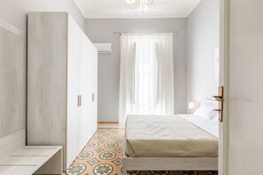 3 quartos, ferros/tábuas de passar roupa, Wi-Fi, roupa de cama