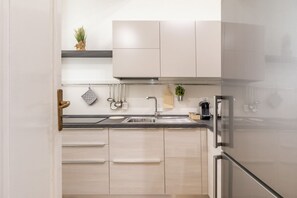 Fridge, microwave, stovetop, electric kettle
