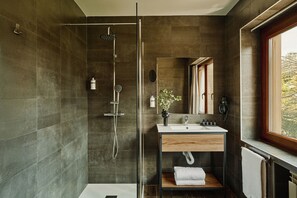 Shower, towels