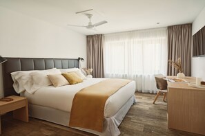 Double or Twin Room | Minibar, in-room safe, desk, WiFi - Hotel MET Pamplona (Pamplona)