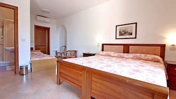 Chambre Familiale | Bureau, draps fournis