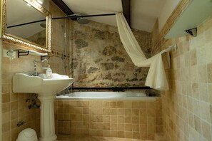 Bathroom - Fleur de Lys Fayence (Fayence)
