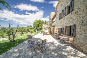 Exterior - Fleur de Lys Fayence (Fayence)