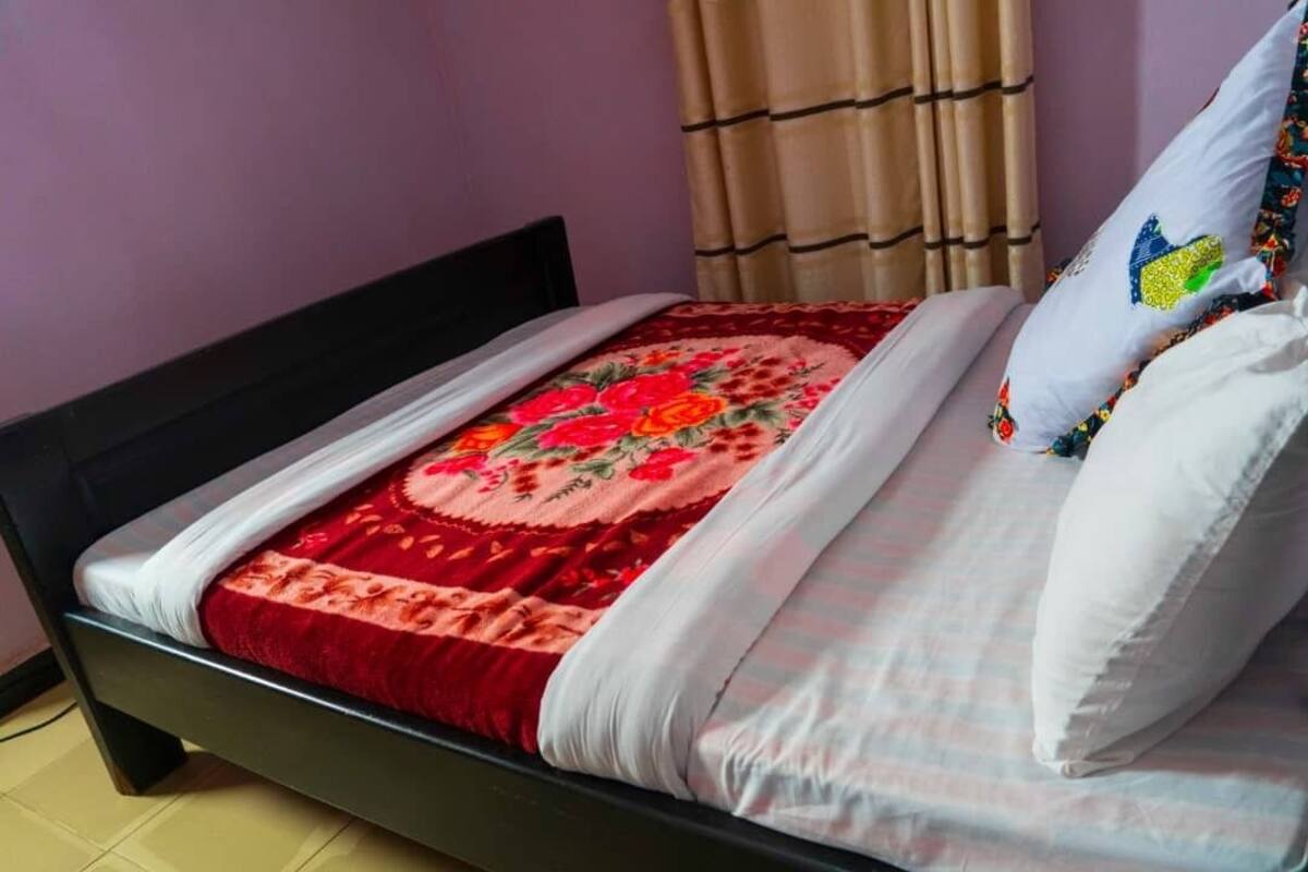 Standard Single Room | Desk, laptop workspace, blackout curtains, soundproofing