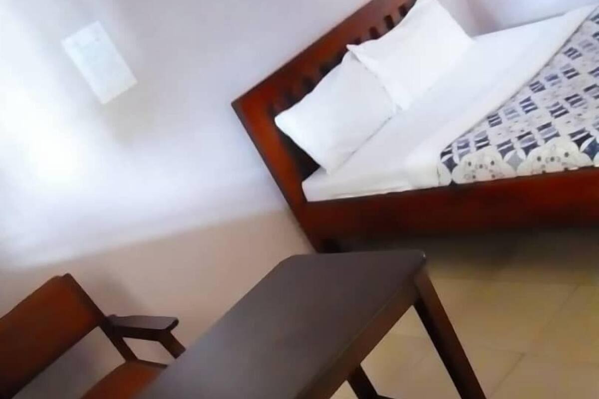 Superior Suite | Desk, laptop workspace, blackout curtains, soundproofing
