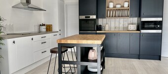 Island House is a spacious 4 bedroom detached house