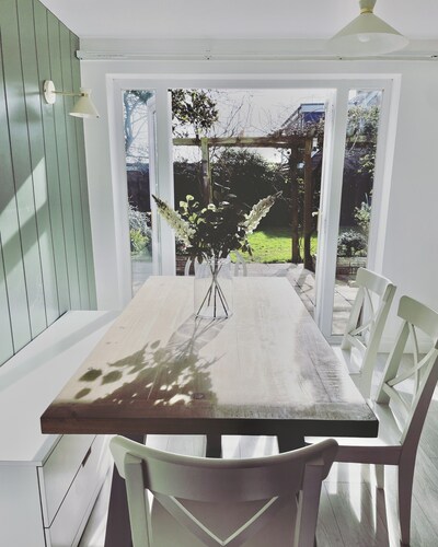 Island House is a spacious 4 bedroom detached house